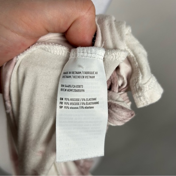 American Eagle Pink White Cold Shoulder Stretch Top Size Medium - Picture 6 of 8